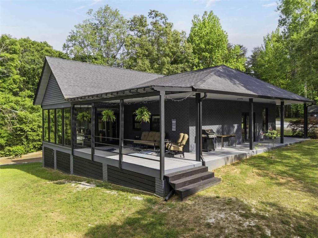 3 bedroom, 3 bathroom, 2,575 sq ft single family residence for sale at 83 Sugar Cane Drive, Hartwell, GA 30643 — photo 3