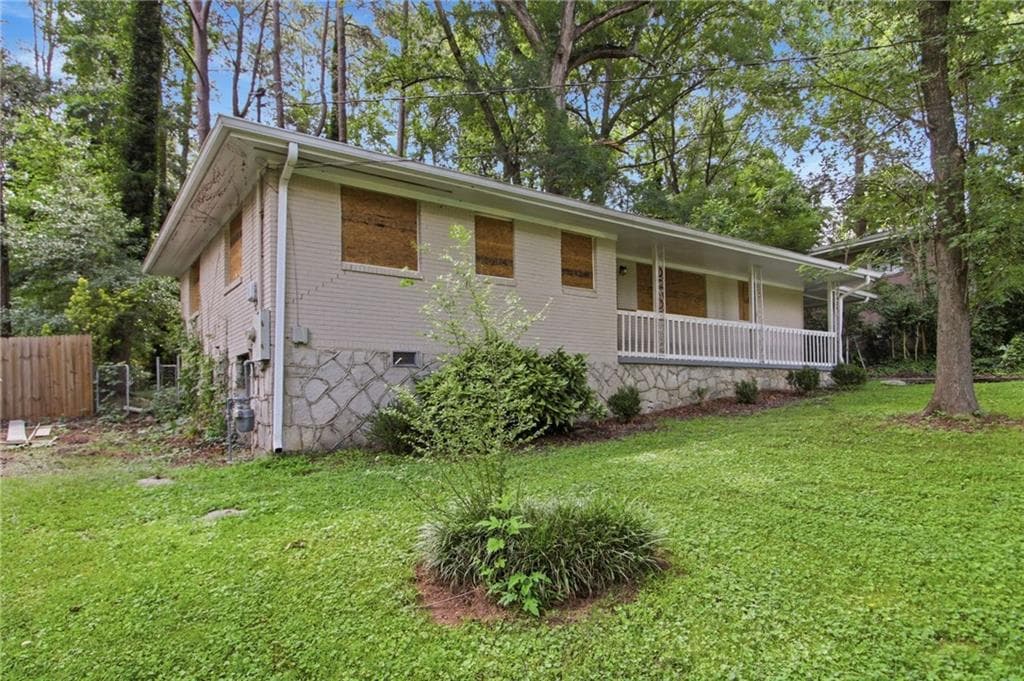 3 bedroom, 2 bathroom, 1,097 sq ft single family residence for sale at 1380 Margarette Drive, Decatur, GA 30035 — photo 3