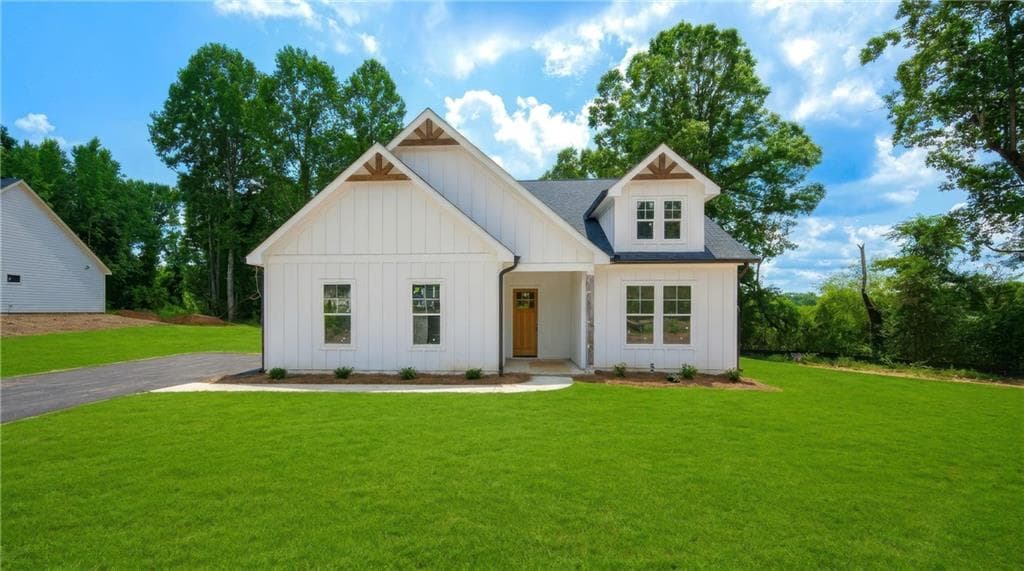 3 bedroom, 2 bathroom, 1,803 sq ft single family residence for sale at 4835 Price Road, Gainesville, GA 30506