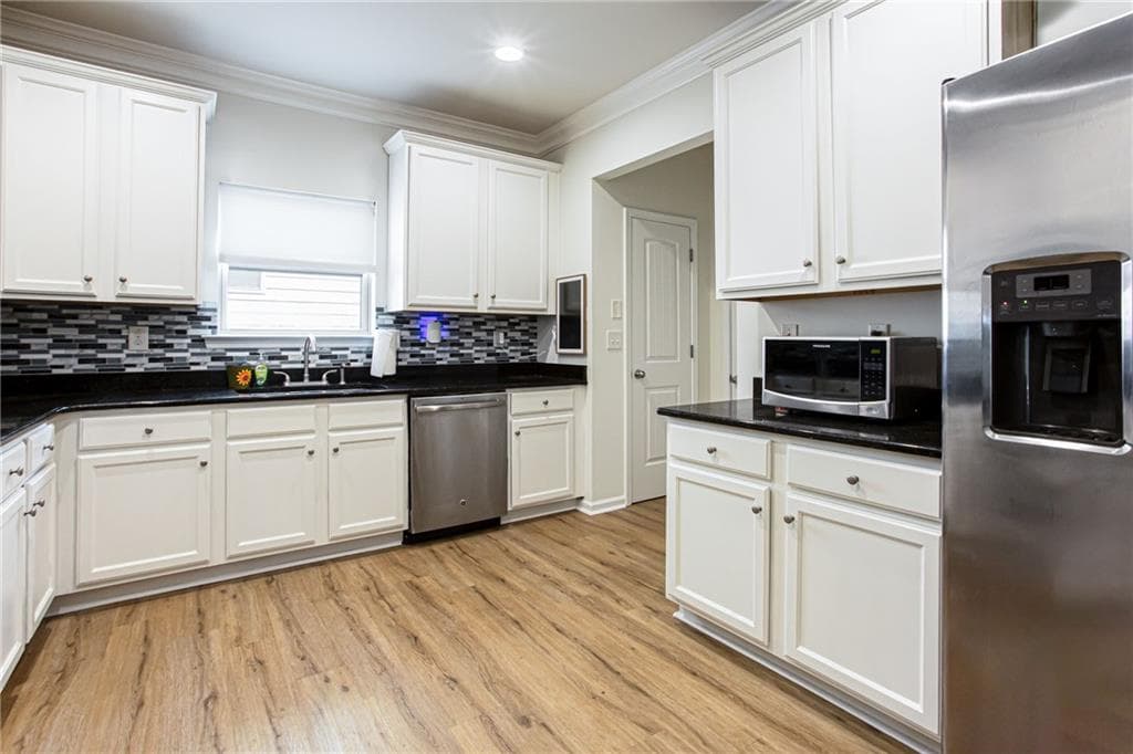 4 bedroom, 3 bathroom, 2,600 sq ft single family residence for sale at 190 Cornerstone Circle, Woodstock, GA 30188 — photo 10