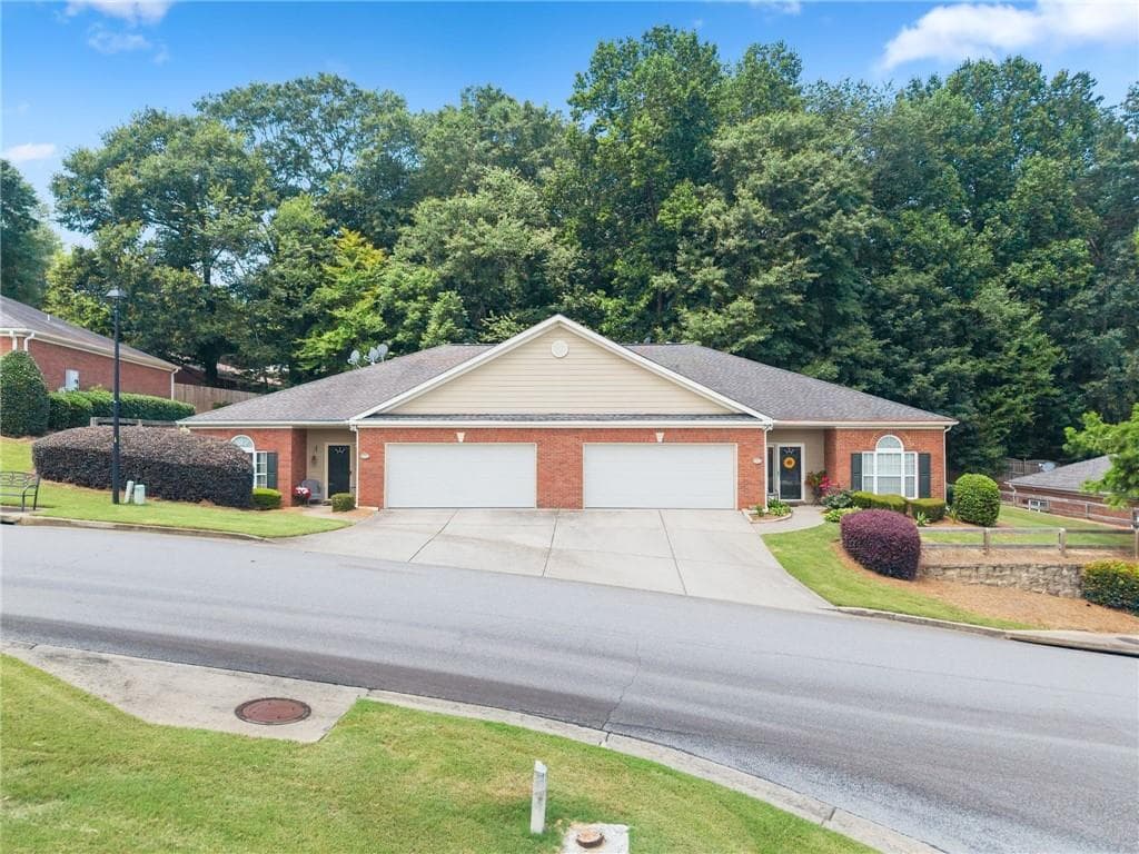 2 bedroom, 2 bathroom, 1,606 sq ft condominium under contract at 150 Senior Circle, Gainesville, GA 30501 — photo 4
