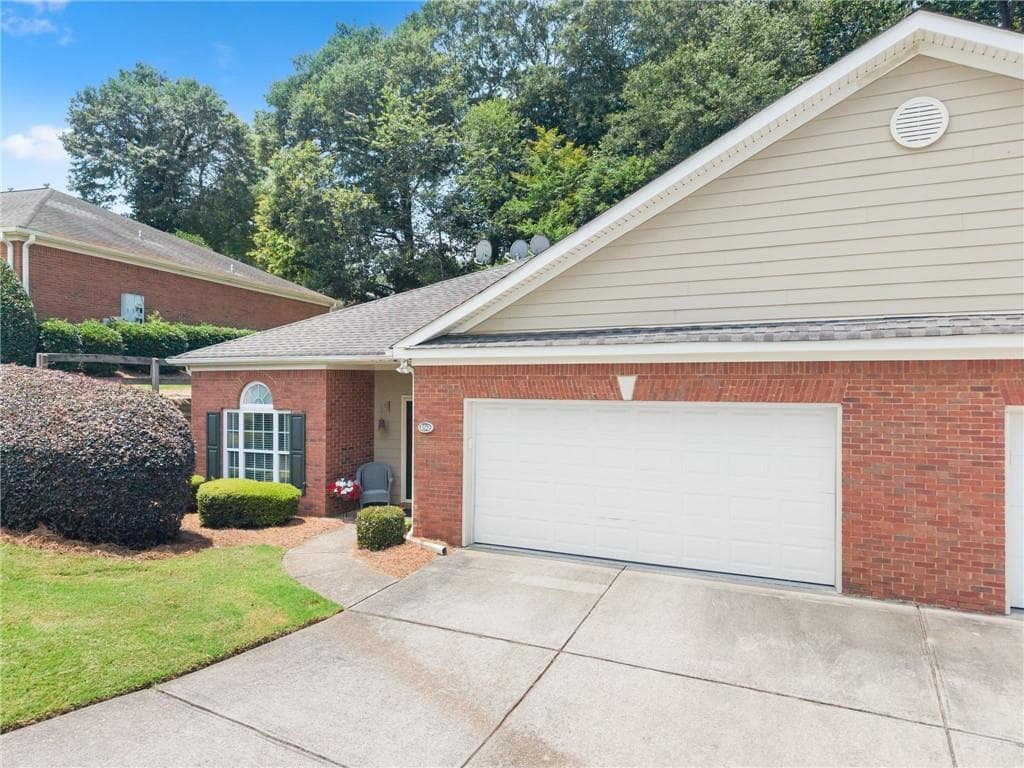 2 bedroom, 2 bathroom, 1,606 sq ft condominium under contract at 150 Senior Circle, Gainesville, GA 30501 — photo 6
