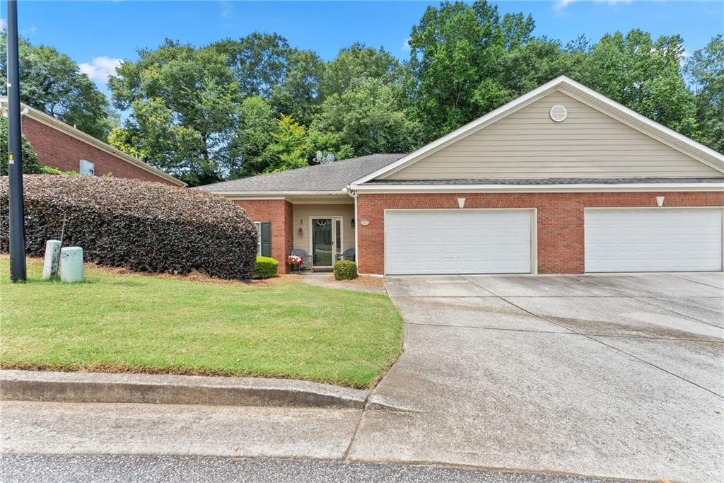 2 bedroom, 2 bathroom, 1,606 sq ft condominium under contract at 150 Senior Circle, Gainesville, GA 30501 — photo 7