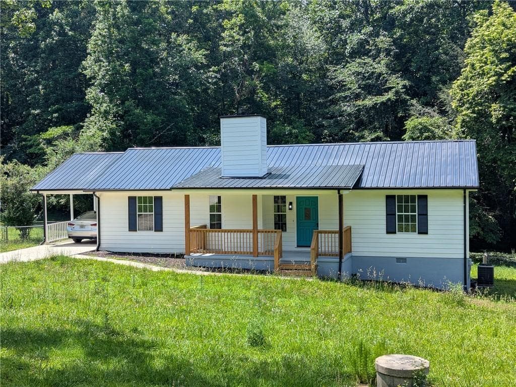 3 bedroom, 2 bathroom, 1,344 sq ft single family residence for sale at 5019 Bird Road, Gainesville, GA 30506