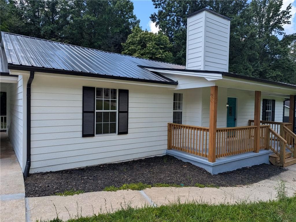 3 bedroom, 2 bathroom, 1,344 sq ft single family residence for sale at 5019 Bird Road, Gainesville, GA 30506 — photo 3