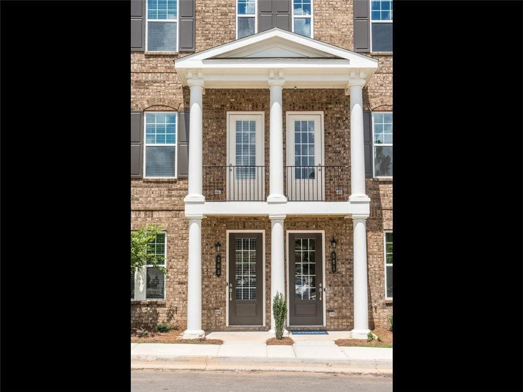 3 bedroom, 4 bathroom, 2,018 sq ft townhouse for rent at 503 Headwind Way, Alpharetta, GA 30005 for $3,500 a month — photo 2