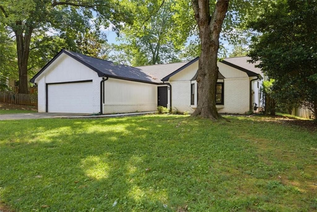 3 bedroom, 2 bathroom, 2,080 sq ft single family residence for sale at 120 Softwood Circle, Roswell, GA 30076 — photo 2