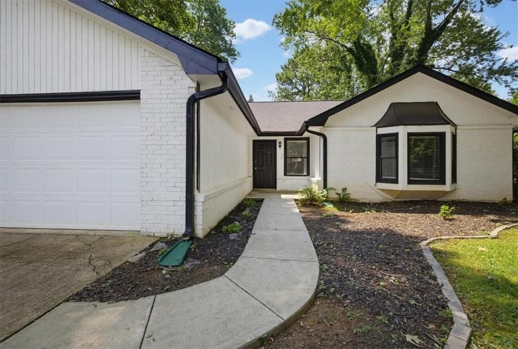 3 bedroom, 2 bathroom, 2,080 sq ft single family residence for sale at 120 Softwood Circle, Roswell, GA 30076 — photo 4