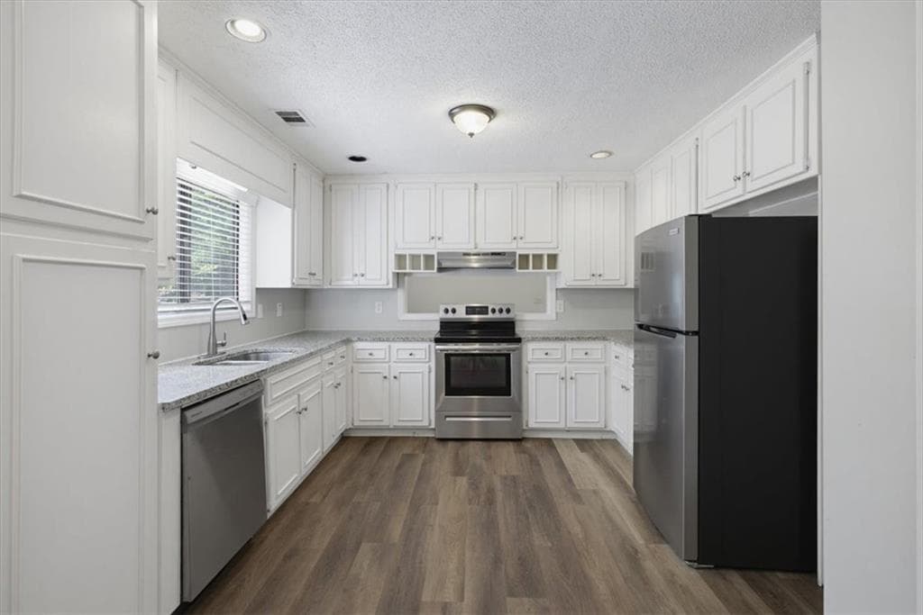 3 bedroom, 2 bathroom, 2,080 sq ft single family residence for sale at 120 Softwood Circle, Roswell, GA 30076 — photo 10