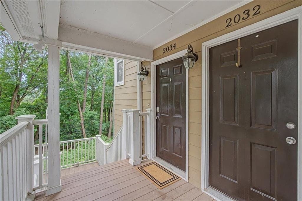 3 bedroom, 3 bathroom, 1,314 sq ft condominium under contract at 2034 River Heights Walk, Marietta, GA 30067 — photo 2