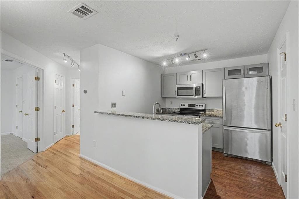 3 bedroom, 3 bathroom, 1,314 sq ft condominium under contract at 2034 River Heights Walk, Marietta, GA 30067 — photo 7