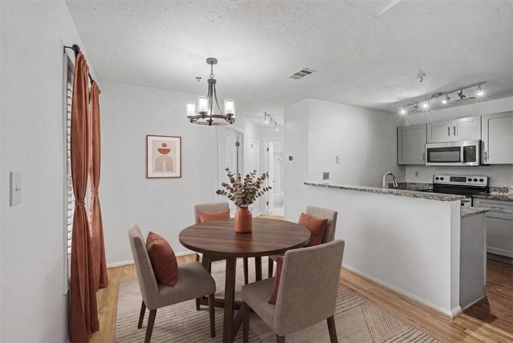 3 bedroom, 3 bathroom, 1,314 sq ft condominium under contract at 2034 River Heights Walk, Marietta, GA 30067 — photo 5