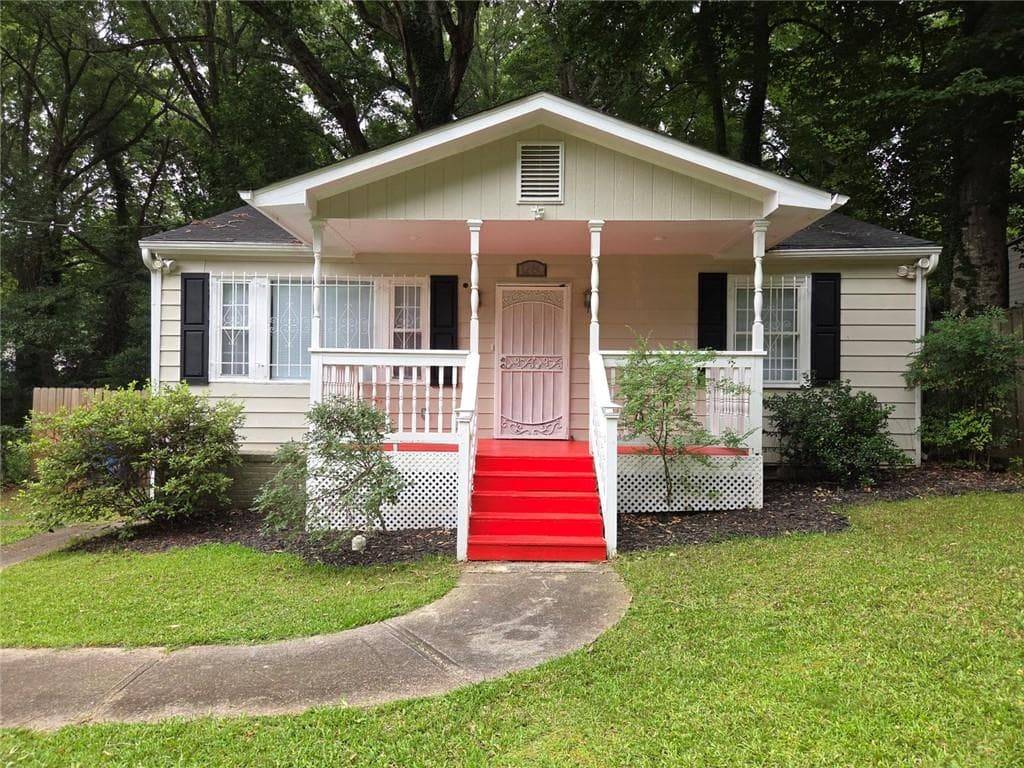 3 bedroom, 1 bathroom, 1,105 sq ft single family residence for sale at 1280 Elizabeth Avenue, Atlanta, GA 30310 — photo 1 of 11
