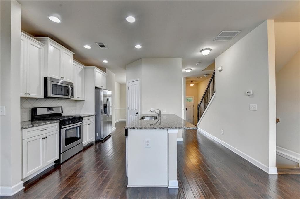 3 bedroom, 4 bathroom, 1,980 sq ft townhouse for rent at 4307 Tacoma Trace, Suwanee, GA 30024 for $3,100 a month — photo 9