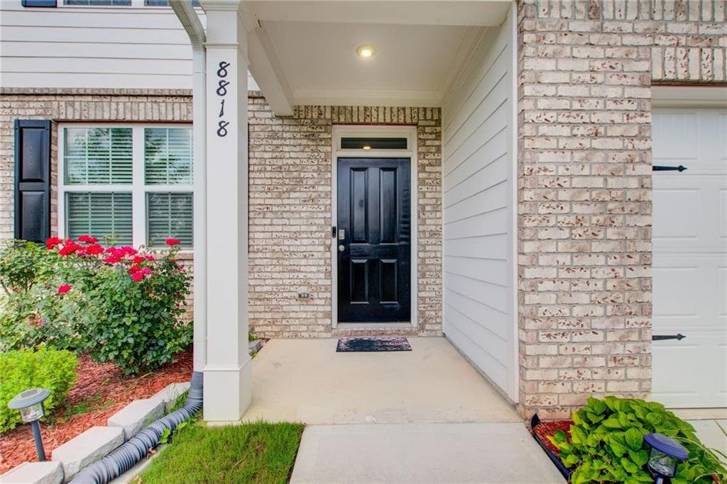 5 bedroom, 3 bathroom, 2,556 sq ft single family residence for sale at 8818 Sibella Court, Lithia Springs, GA 30122 — photo 2