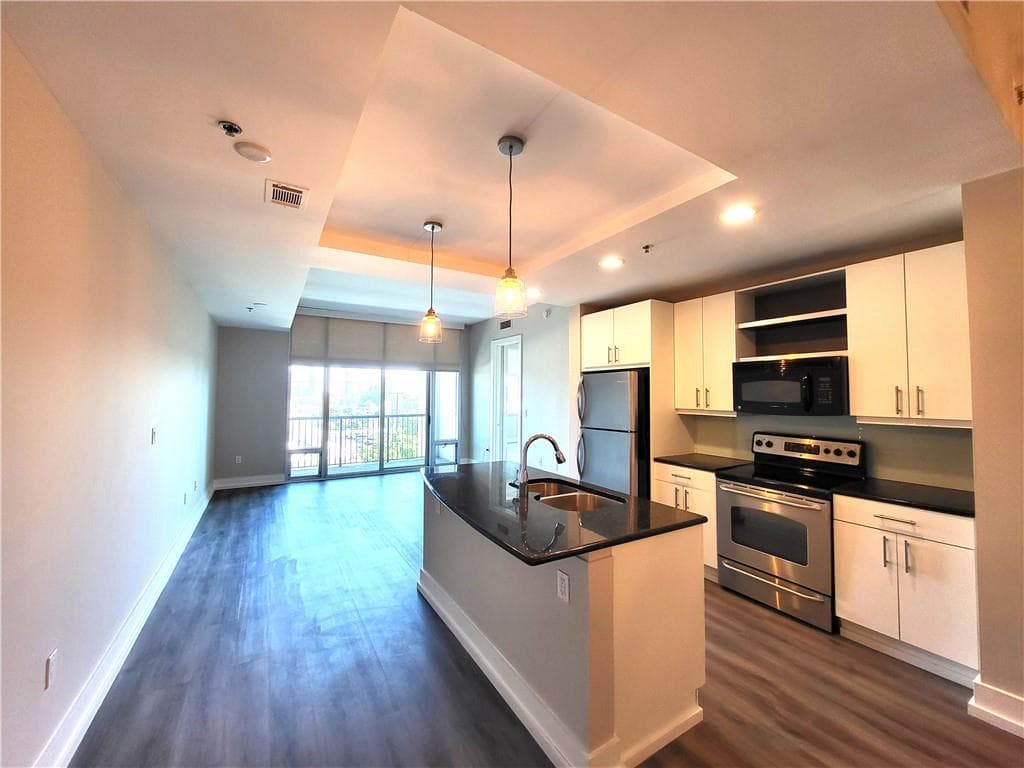 1 bedroom, 1 bathroom, 956 sq ft condominium for rent at 4561 Olde Perimeter Way 406, Atlanta, GA 30346 for $1,800 a month — photo 3