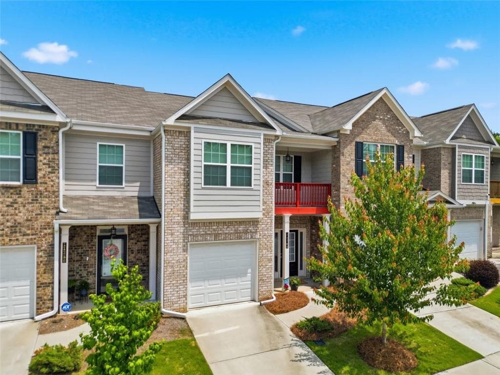 3 bedroom, 3 bathroom, 1,636 sq ft townhouse for sale at 11248 Benton Loop, Covington, GA 30014 — photo 2