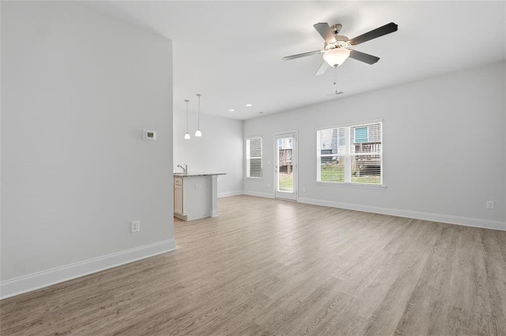 3 bedroom, 3 bathroom, 1,636 sq ft townhouse for sale at 11248 Benton Loop, Covington, GA 30014 — photo 7