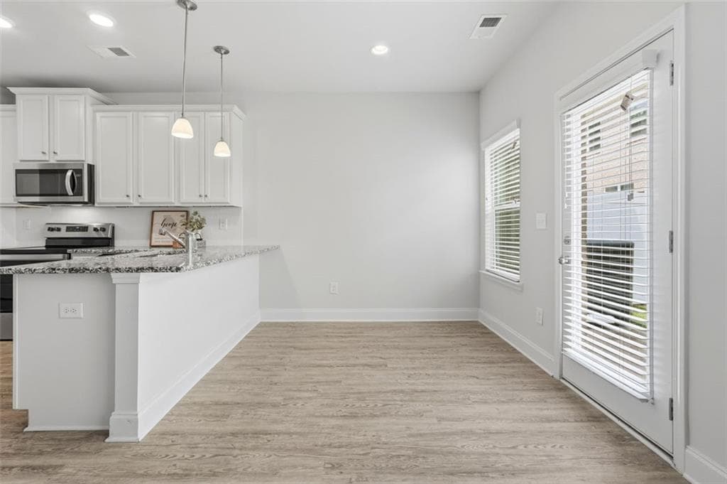 3 bedroom, 3 bathroom, 1,636 sq ft townhouse for sale at 11248 Benton Loop, Covington, GA 30014 — photo 9