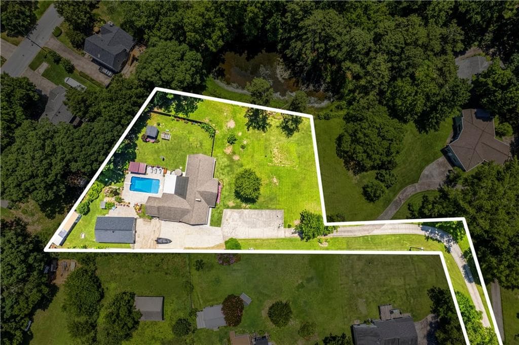 5 bedroom, 5 bathroom, 3,750 sq ft single family residence for sale at 1910 Mack Road, Douglasville, GA 30135 — photo 4