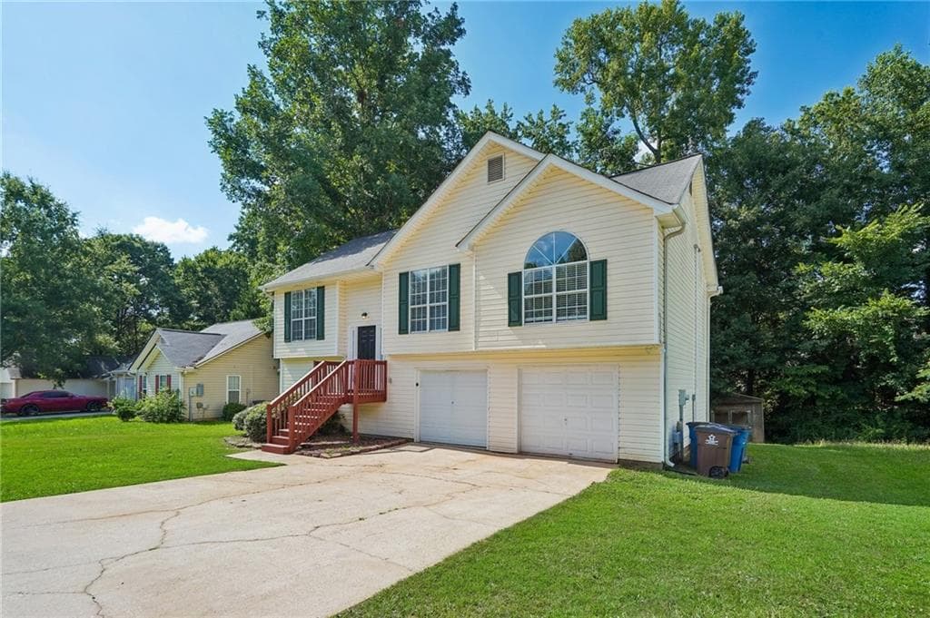 3 bedroom, 3 bathroom, 1,862 sq ft single family residence under contract at 403 Edgewood Drive, Mcdonough, GA 30253 — photo 2