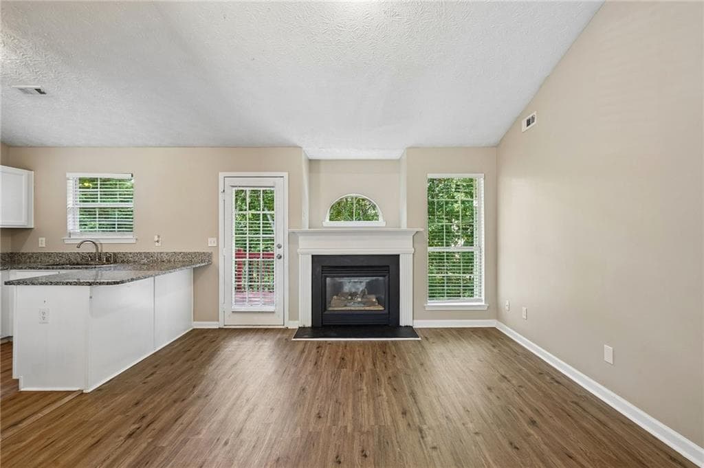 3 bedroom, 3 bathroom, 1,862 sq ft single family residence under contract at 403 Edgewood Drive, Mcdonough, GA 30253 — photo 4