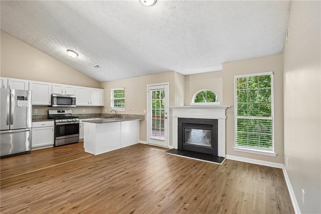 3 bedroom, 3 bathroom, 1,862 sq ft single family residence under contract at 403 Edgewood Drive, Mcdonough, GA 30253 — photo 6