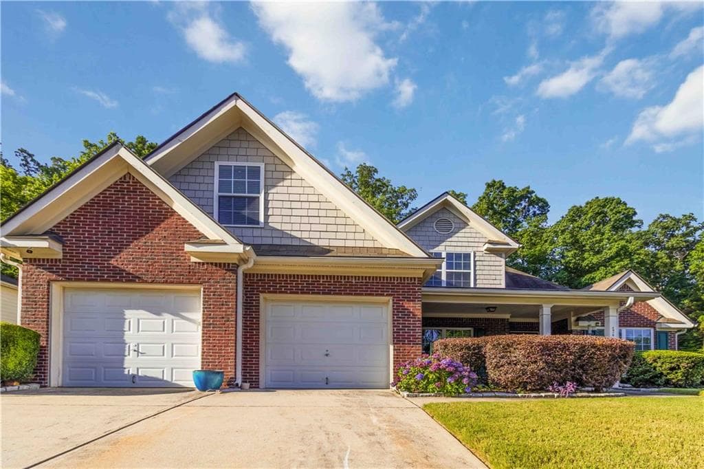 4 bedroom, 3 bathroom, 2,680 sq ft single family residence sold at 5970 Raventree Court, Atlanta, GA 30349