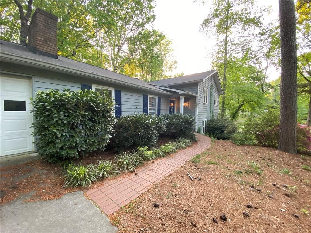 3 bedroom, 3 bathroom, 2,175 sq ft single family residence for rent at 4453 Old Mabry Place, Roswell, GA 30075 for $2,599 a month — photo 2