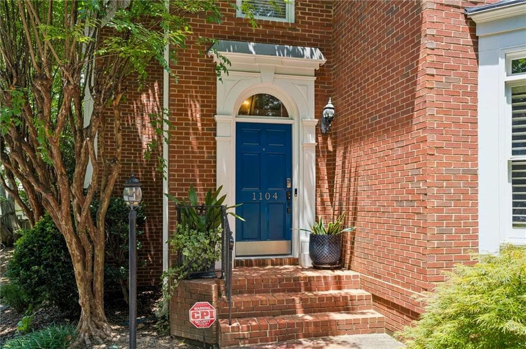 3 bedroom, 4 bathroom, 2,266 sq ft single family residence for sale at 1104 Chantilly Crescent, Atlanta, GA 30324 — photo 2