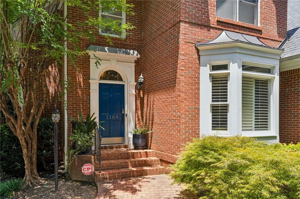 3 bedroom, 4 bathroom, 2,266 sq ft single family residence for sale at 1104 Chantilly Crescent, Atlanta, GA 30324 — photo 3