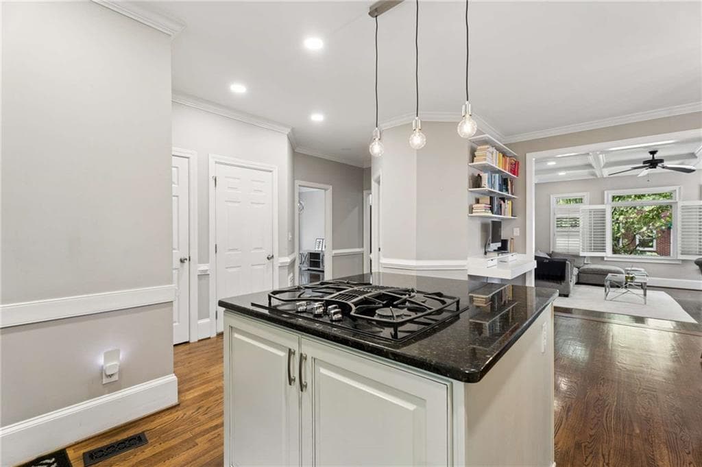 3 bedroom, 4 bathroom, 2,266 sq ft single family residence for sale at 1104 Chantilly Crescent, Atlanta, GA 30324 — photo 7