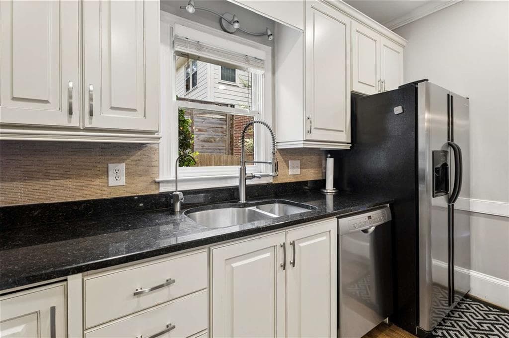 3 bedroom, 4 bathroom, 2,266 sq ft single family residence for sale at 1104 Chantilly Crescent, Atlanta, GA 30324 — photo 8
