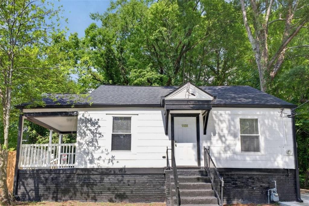 3 bedroom, 2 bathroom, 973 sq ft single family residence for sale at 1458 Olive Street, Atlanta, GA 30310 — photo 1 of 24