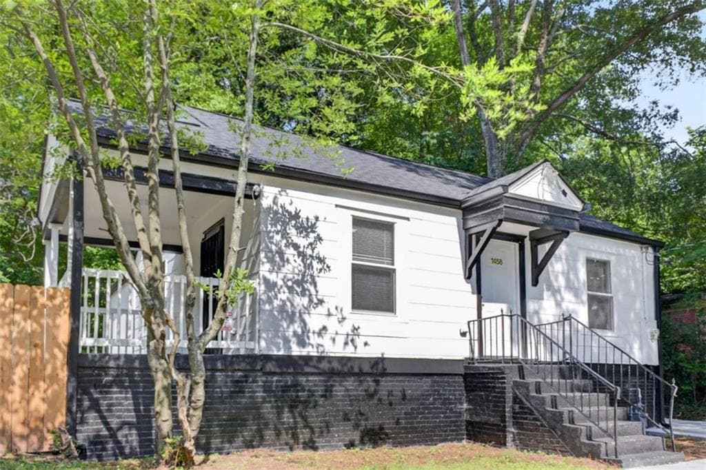 3 bedroom, 2 bathroom, 973 sq ft single family residence for sale at 1458 Olive Street, Atlanta, GA 30310 — photo 2