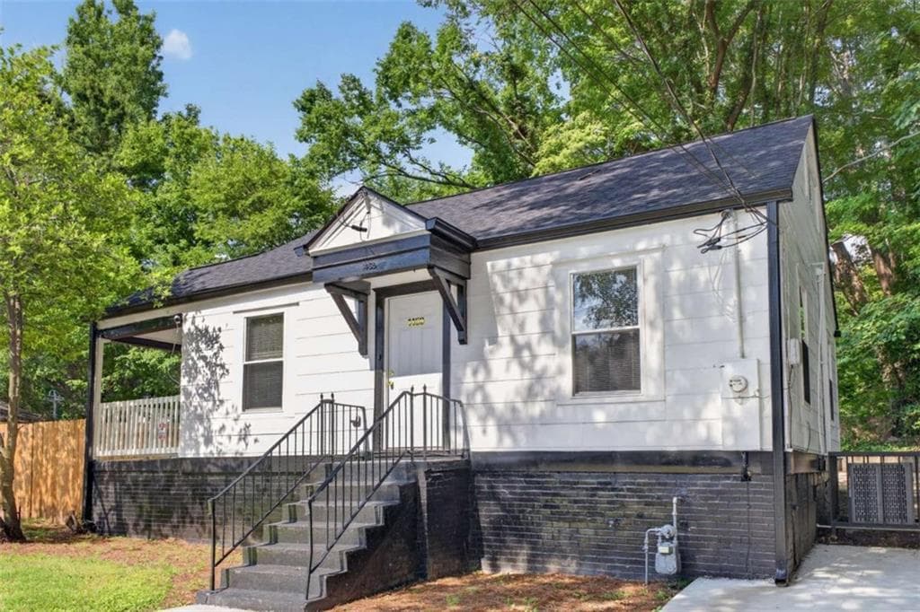 3 bedroom, 2 bathroom, 973 sq ft single family residence for sale at 1458 Olive Street, Atlanta, GA 30310 — photo 3