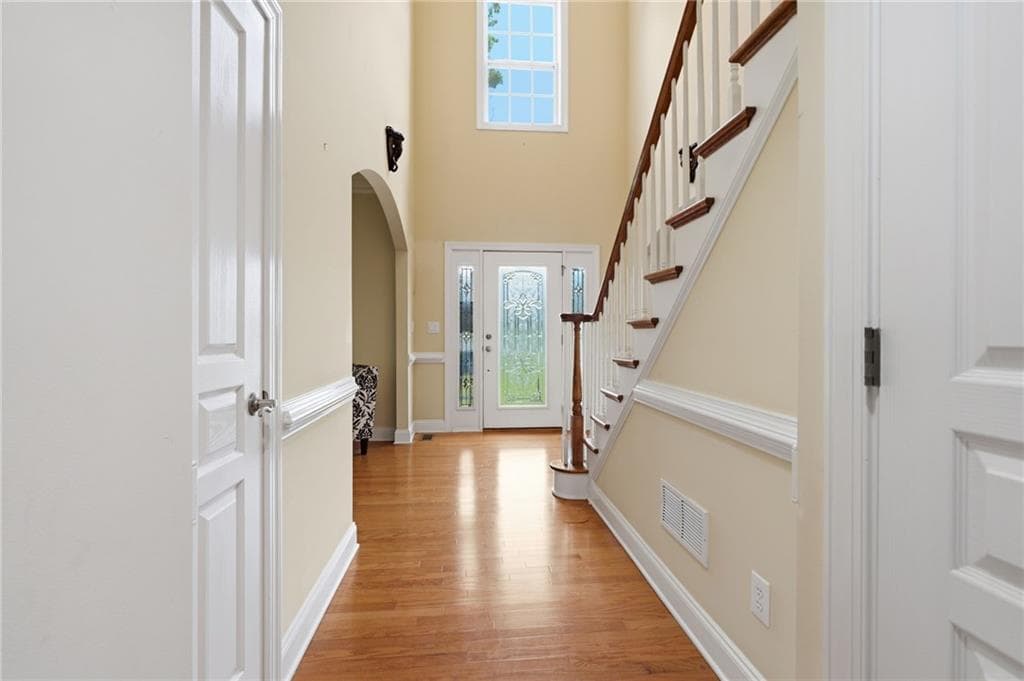 6 bedroom, 5 bathroom, 5,456 sq ft single family residence for sale at 4470 Sandalwood Way, Cumming, GA 30041 — photo 4