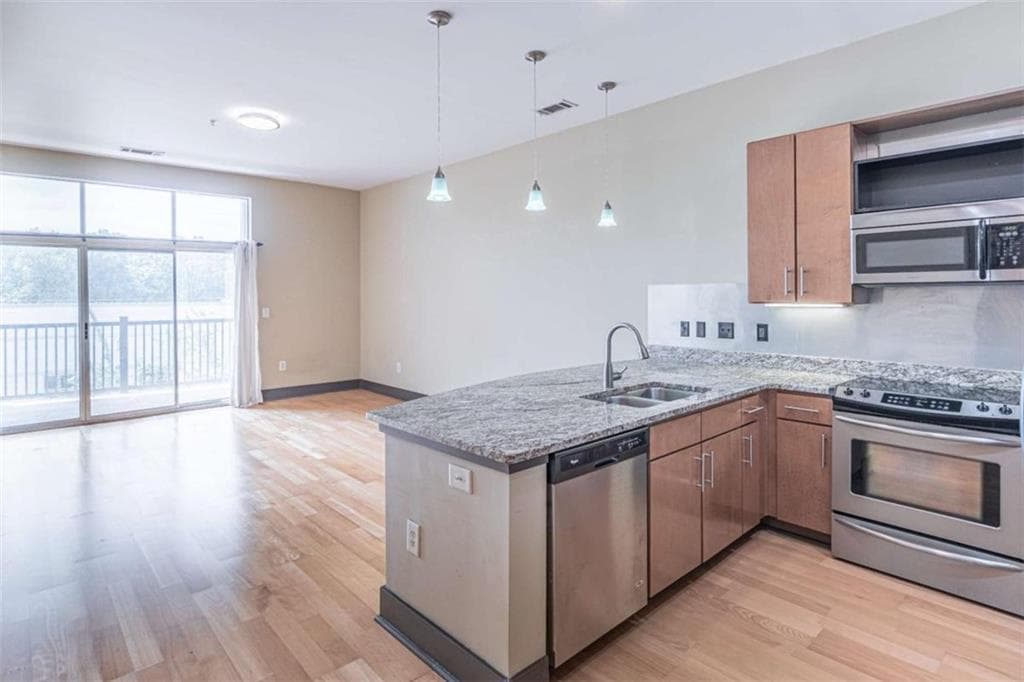 1 bedroom, 1 bathroom, 912 sq ft condominium for sale at 2630 Talley Street 307, Decatur, GA 30030 — photo 2