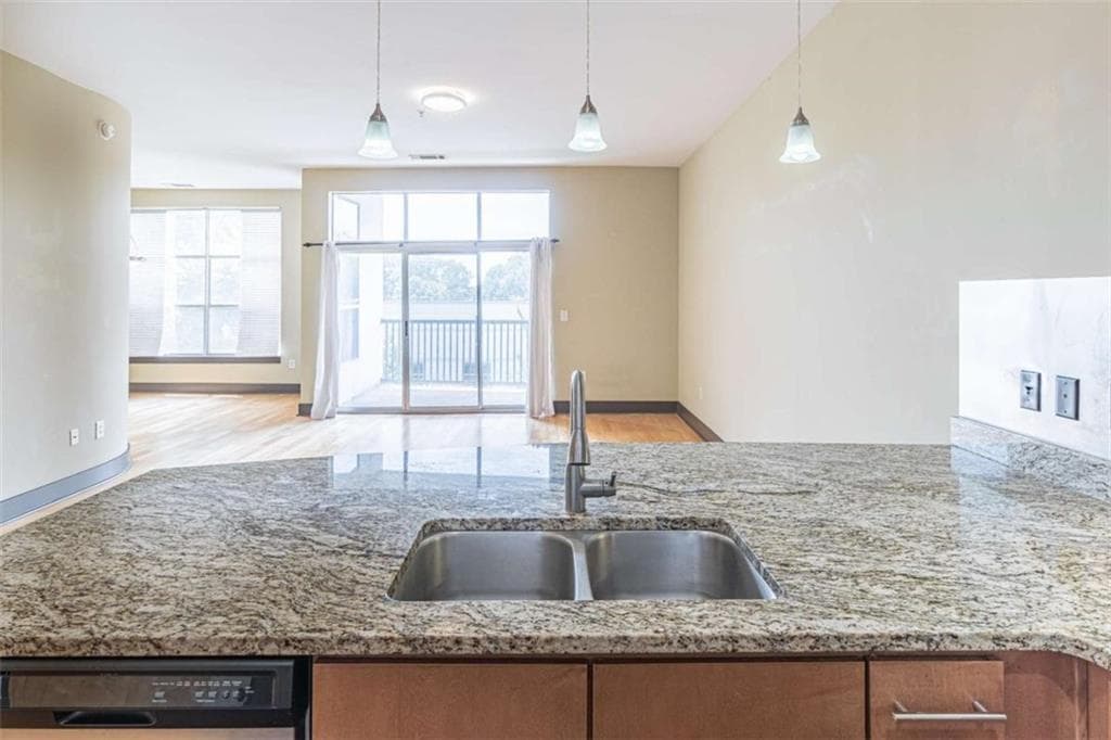 1 bedroom, 1 bathroom, 912 sq ft condominium for sale at 2630 Talley Street 307, Decatur, GA 30030 — photo 4