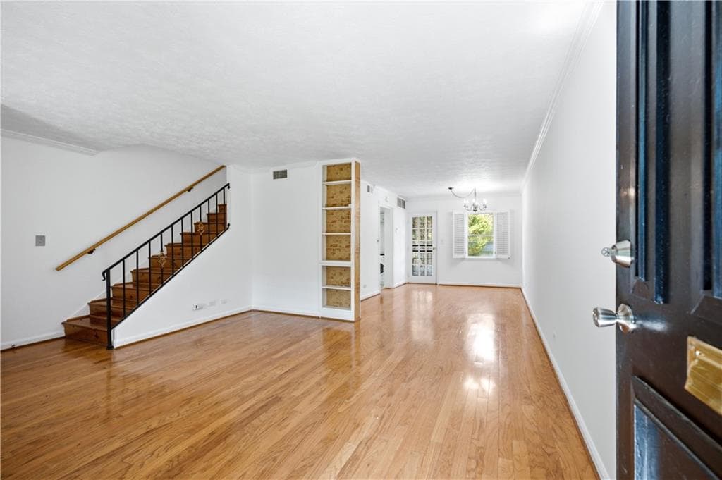 2 bedroom, 2 bathroom, 1,102 sq ft condominium for sale at 276 Lakemoore Drive C, Atlanta, GA 30342 — photo 3