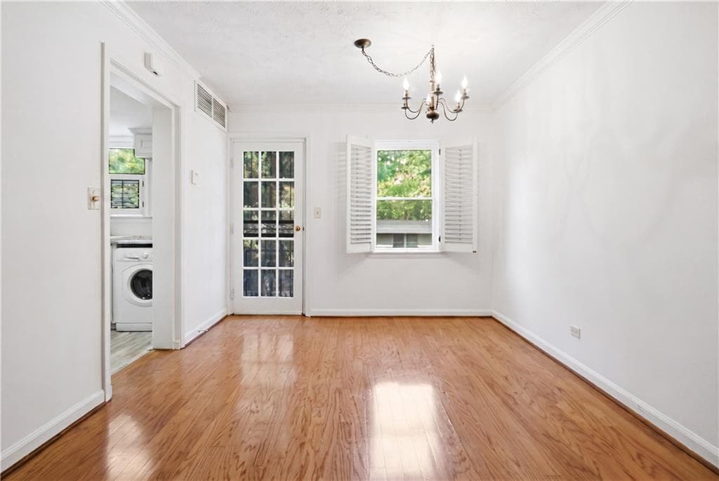 2 bedroom, 2 bathroom, 1,102 sq ft condominium for sale at 276 Lakemoore Drive C, Atlanta, GA 30342 — photo 5