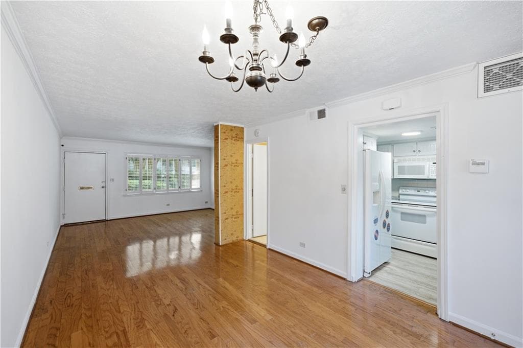 2 bedroom, 2 bathroom, 1,102 sq ft condominium for sale at 276 Lakemoore Drive C, Atlanta, GA 30342 — photo 8