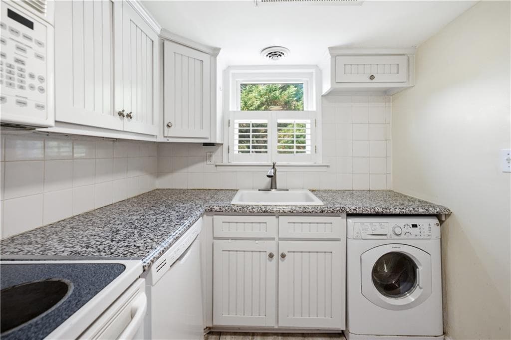2 bedroom, 2 bathroom, 1,102 sq ft condominium for sale at 276 Lakemoore Drive C, Atlanta, GA 30342 — photo 10