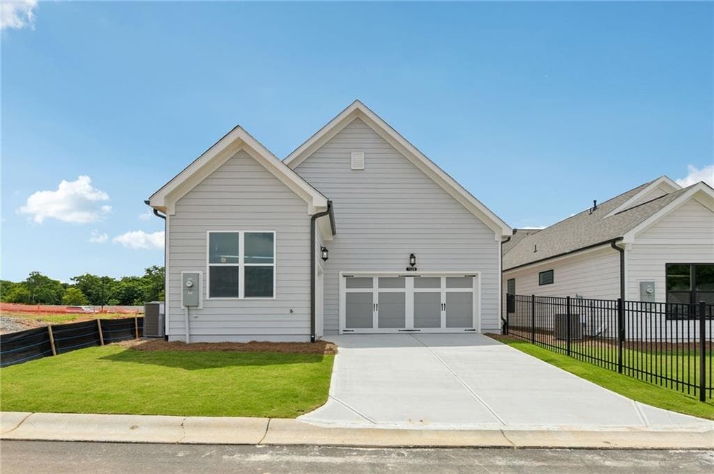 3 bedroom, 2 bathroom, 1,961 sq ft single family residence for sale at 1028 Eastman Court, Hoschton, GA 30548 — photo 7