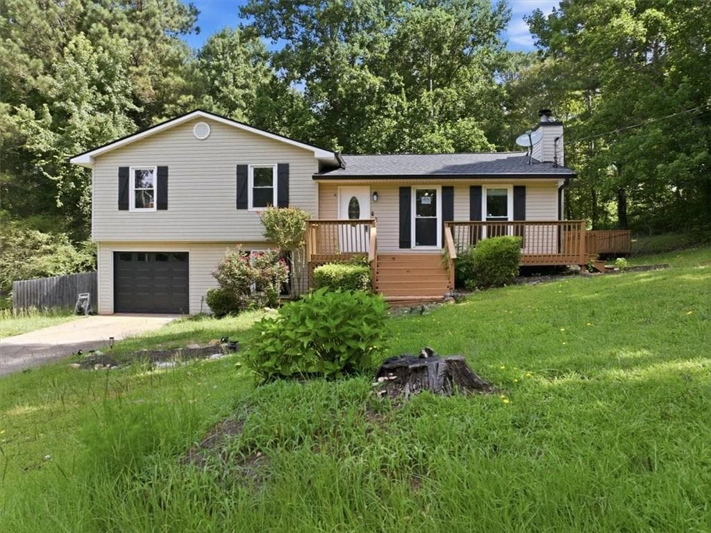 3 bedroom, 2 bathroom, 2,106 sq ft single family residence for sale at 105 Elberta Drive, Newnan, GA 30265 — photo 2
