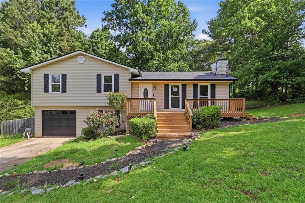 3 bedroom, 2 bathroom, 2,106 sq ft single family residence for sale at 105 Elberta Drive, Newnan, GA 30265 — photo 3