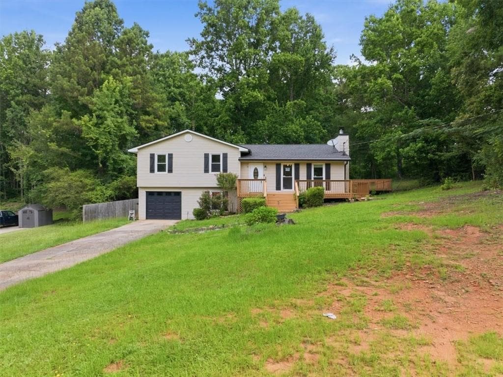 3 bedroom, 2 bathroom, 2,106 sq ft single family residence for sale at 105 Elberta Drive, Newnan, GA 30265 — photo 5