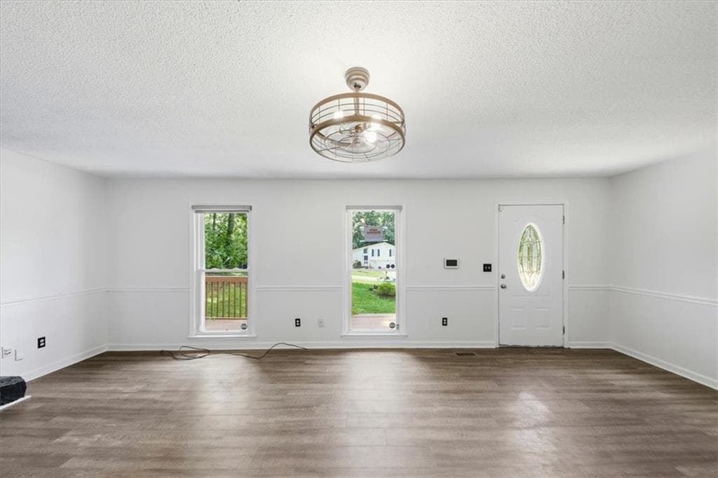 3 bedroom, 2 bathroom, 2,106 sq ft single family residence for sale at 105 Elberta Drive, Newnan, GA 30265 — photo 6