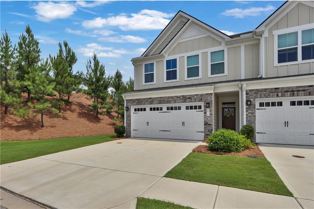 3 bedroom, 3 bathroom, 1,770 sq ft townhouse under contract at 256 Salt Lake Lane, Hoschton, GA 30548