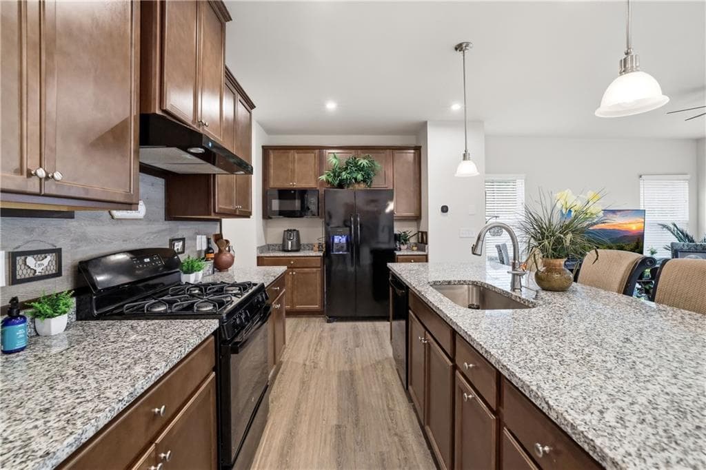 3 bedroom, 3 bathroom, 1,770 sq ft townhouse under contract at 256 Salt Lake Lane, Hoschton, GA 30548 — photo 3